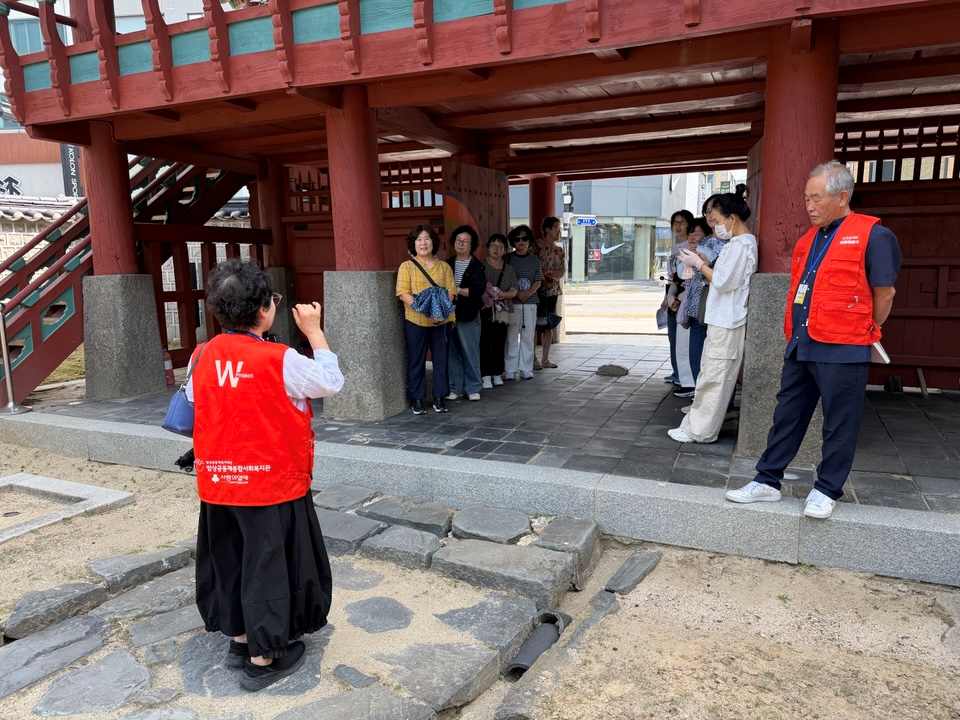 [W프로젝트] 골목마다 이야기가 있는 곳, 중앙동 마을해설 체험 진행