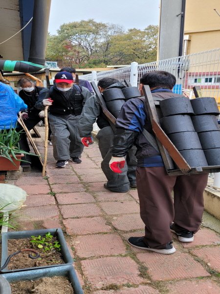 연탄1637296670e3ff0215a2b00c803d3310359ddac903[1].jpg