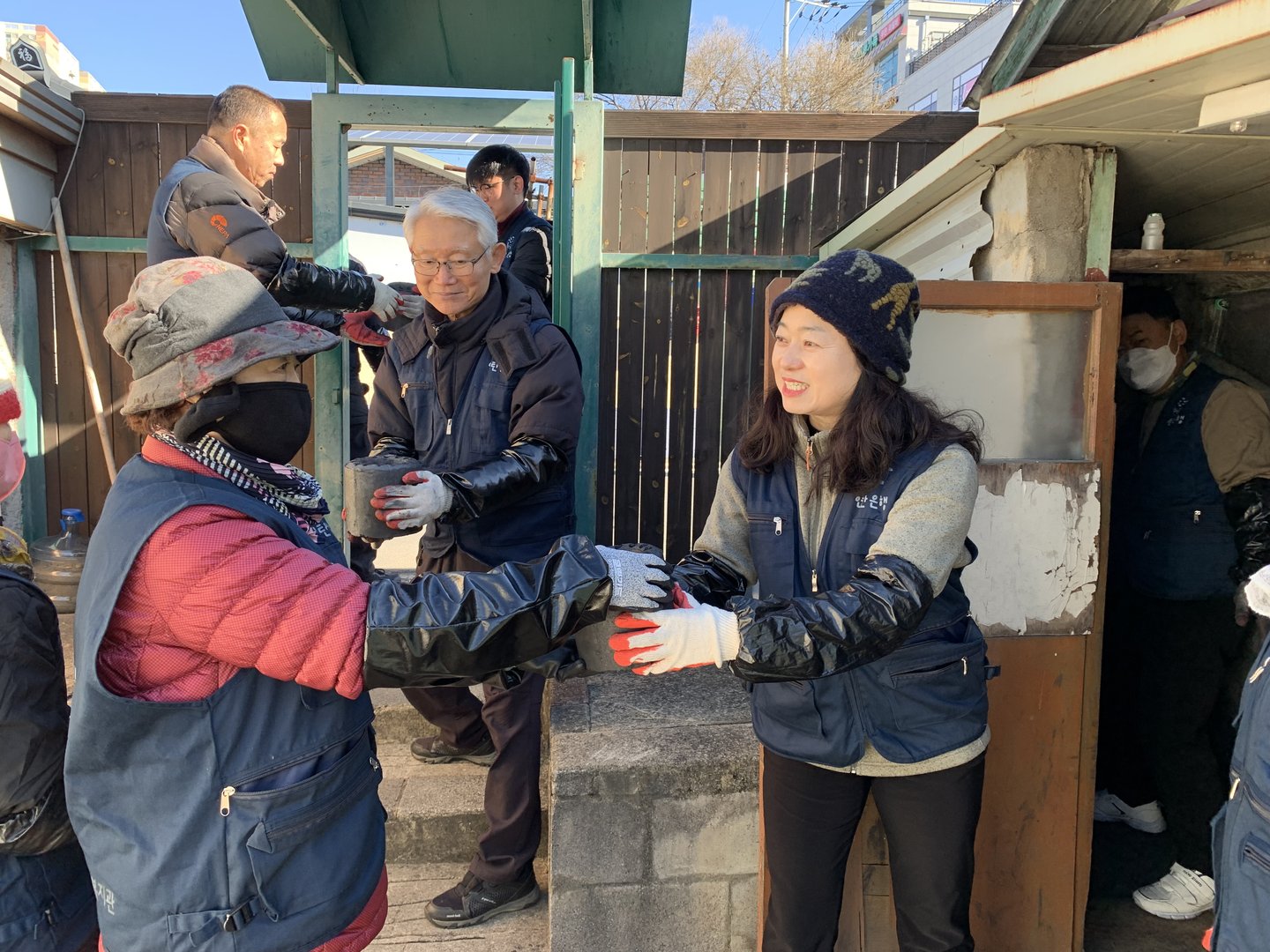 문수사_연탄활동_8.jpg