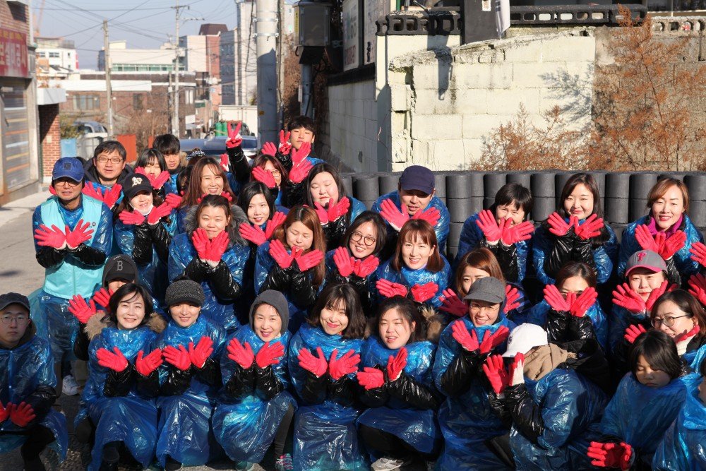 콜센터 상담사들 사랑나눔 연탄봉사로 감동전해4.JPG