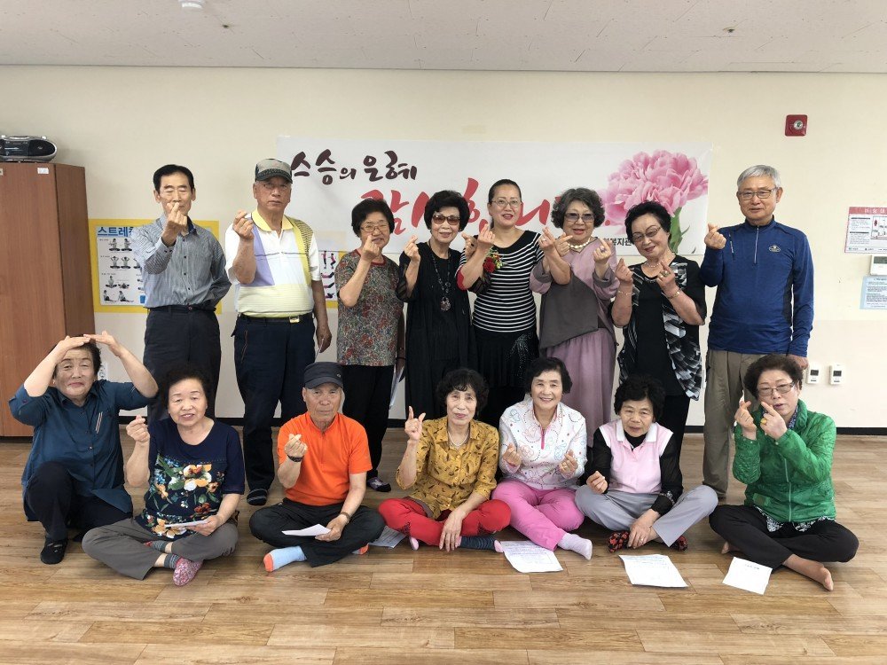 실버포크댄스 스승의날(김가령).JPG