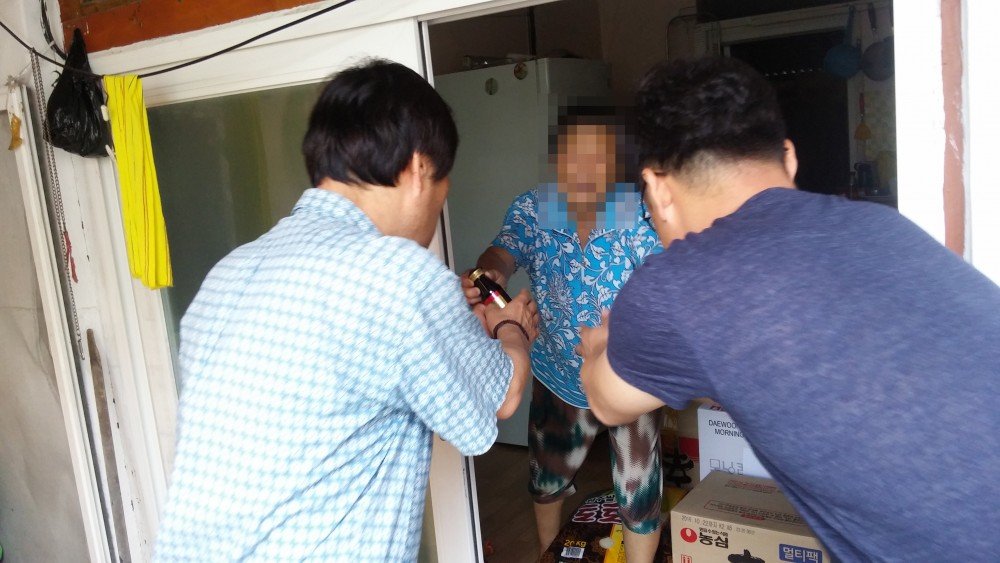 후원물품 전달(1).jpg