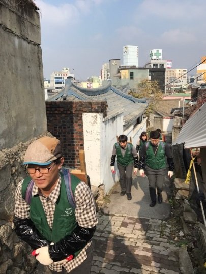 뚜레쥬르 연탄 봉사.jpg